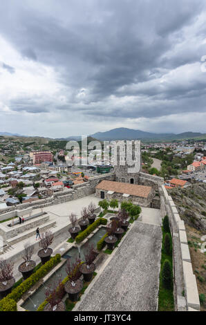 Panoramablick auf Rabath alten befestigten Komplex in Achalziche, Georgia. Renovierte mittelalterliche Burg. Stockfoto