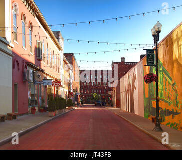 Genf, New York, USA. August 5, 2017. Linden Straße in der Innenstadt von Genf, New York auf einem ruhigen Sommer morgen Stockfoto