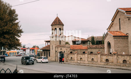 Gori, Shida Kartli Region, Georgien, Eurasien. Der Glockenturm der Kathedrale der Jungfrau Maria. Stockfoto