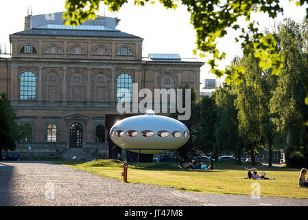 "Futuro House' von Architekten Matti Suuronen vor der Pinakothek, München, Deutschland Stockfoto