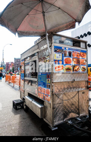 NEW YORK, USA - 13. Oktober 2016. Fast Food Warenkorb in Greenwich Village, New York City. Stockfoto