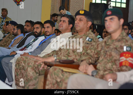 QUETTA, Pakistan. 28 Juli 2017: Pakistan Armee, Frontier Corps' FC Kräfte' Balochistan, Govt und Scouts Offizielle während der Eröffnungsfeier teilnehmenden Stockfoto