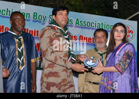 QUETTA, Pakistan. Juli-30 2017: Inspector General Frontier Corps' FC Kräfte' Balochistan Major General Nadeem Anjum die beste Performance Award Stockfoto