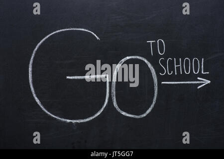 Phrase gehen mit Pfeil auf schwarzen Tafel Schule Stockfoto