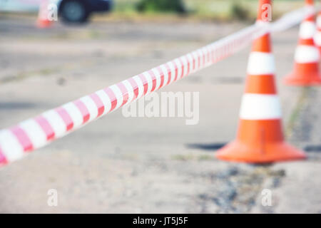 Fechten Tape und Straße Kegel Stockfoto