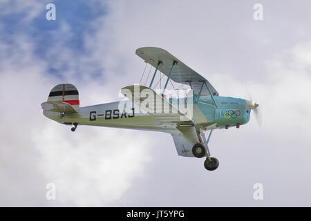 / Jungmann G-BSAJ mit der Berlin Olympics 1936 Farbschema Stockfoto