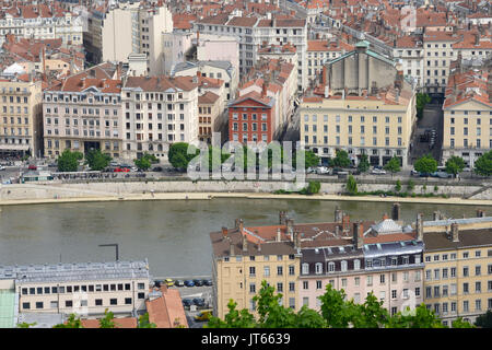 Lyon (Frankreich): Immobilien, Gebäude entlang der Quais de Saone Gehweg. Gebäude, Fassaden, entlang des Quai des Celestin' Gehweg, die durch das R Stockfoto