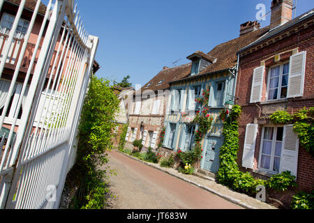 Das Dorf Senlis, aufgeführten "Plus beaux villages de France", einem der schönsten französischen Dörfer, in der Picardie. Häuser, die auf dem XVII Stockfoto