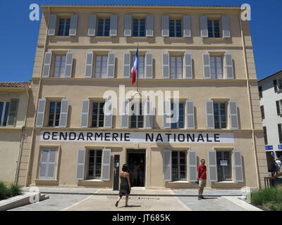 Saint-Tropez (Frankreich): die berühmten Polizeistation ("Gendarmerie") im Ort Blanqui, wo "Le Gendarm von Saint Tropez" mit Louis d Stockfoto