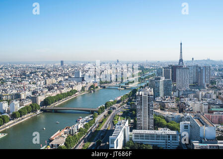 Paris (Frankreich): Blick über Paris von der Ballon Generali, die modemfunktion Helium ballon als Touristenattraktion und Werbung im öffentlichen p verwendet Stockfoto