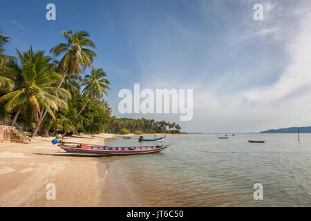 Thai angeln Boote am Strand Thong Krut, Koh Samui, Thailand Stockfoto