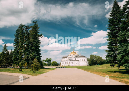 Brest, Belarus. Garnison Kathedrale St. Nicholas Kirche In Gedenkstätte Brest Held Festung im sonnigen Sommertag. Stockfoto