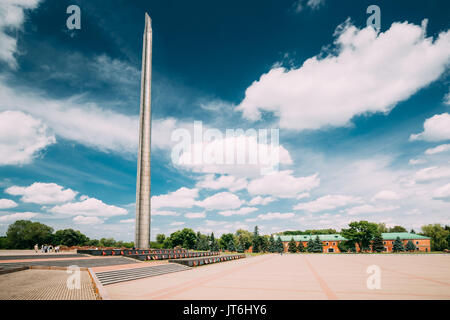 Brest, Belarus. Denkmal Bajonett - Obelisk in Brest Held Festung im sonnigen Sommertag. Stockfoto