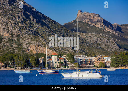 Segelboote in Port de Pollença, Mallorca, Balearen, Spanien Stockfoto