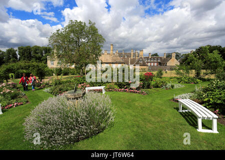 Sommer Blick auf Boughton House und Gärten; Boughton Dorf; Northamptonshire, England, Großbritannien Stockfoto