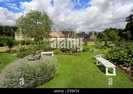 Sommer Blick auf Boughton House und Gärten; Boughton Dorf; Northamptonshire, England, Großbritannien Stockfoto