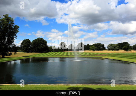 Sommer Blick auf Boughton House und Gärten; Boughton Dorf; Northamptonshire, England, Großbritannien Stockfoto