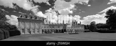 Sommer Blick auf Boughton House und Gärten; Boughton Dorf; Northamptonshire, England, Großbritannien Stockfoto