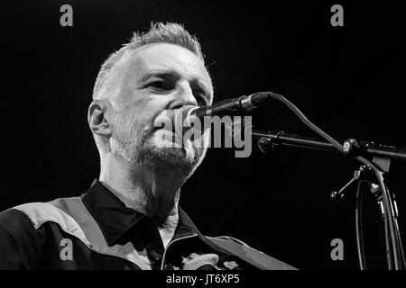 Mailand, Italien. 5. August 2017. Billy Bragg präsentiert sein neuesten Album "Shine a Light" während einer live-Performance. Bildnachweis: Luca Quadrio/Alamy Live-Nachrichten Stockfoto