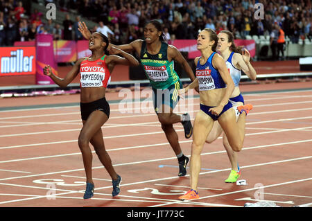 Kenias glauben Chepngetich Kipyegon feiert die Frauen 1500 m Finale vor USAs Jennifer Simpson, Südafrikas Caster Semenya und Großbritanniens Laura Muir tagsüber gewann vier der IAAF Weltmeisterschaften 2017 im London Stadium. Stockfoto