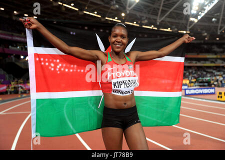 Kenias glauben Chepngetich Kipyegon feiert die Frauen 1500 m Finale tagsüber gewann vier der IAAF Weltmeisterschaften 2017 im London Stadium. Stockfoto