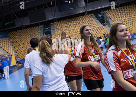 Celje, Slowenien. 6. August 2017. Teams auf Podium feiert bei der Frauen Europameisterschaft in der Zlatorog Arena am 6. August 2017 in Celje, Slowenien. Bildnachweis: Rok Rakun/Pacific Press/Alamy Live-Nachrichten Stockfoto