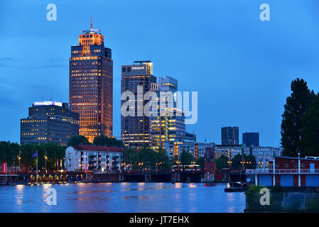 Rembrandt Tower (Niederländisch: Rembrandttoren) ist ein Büro hochhaus in Amsterdam. Stockfoto