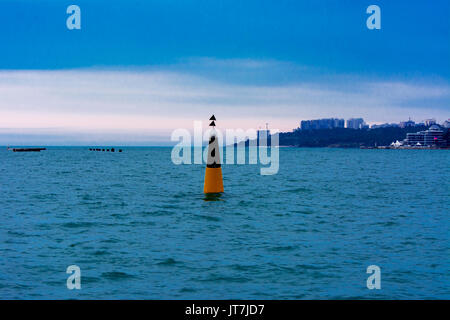 Meer Boje am Eingang zu der Hafenstadt Odessa am Abend des 12. Juli 2017 Stockfoto