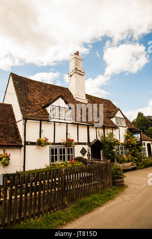 Der Stier und Metzger Pub im ruhigen Dorf Turville in der Chiltern Hills Buckinghamshire die Einstellung für viele Episoden Midsomer Murders Stockfoto