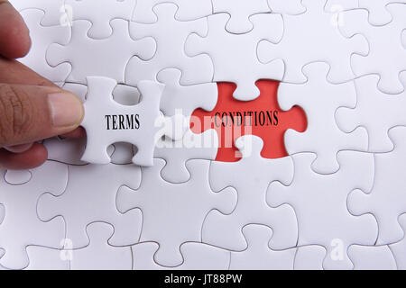 Leere Puzzle mit Word GESCHÄFTSBEDINGUNGEN. Stockfoto