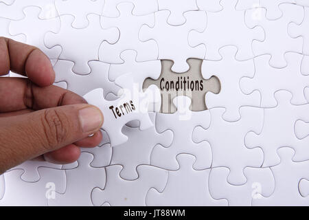 Leere Puzzle mit Word GESCHÄFTSBEDINGUNGEN. Stockfoto