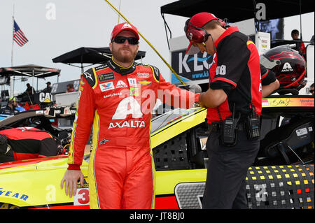 6. August 2017: Monster Energy NASCAR Cup Series Treiber Dale Earnhardt Jr. #88 steht mit seinem Auto unterwegs Grube vor dem qualifying für das Monster Energy NASCAR Cup Serie ich liebe NY 355 in The Glen Sonntag, 6. August 2017 in Watkins Glen International in Watkins Glen, New York. Rich Barnes/CSM Stockfoto