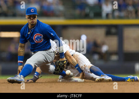Milwaukee, WI, USA. 28. Juli 2017. Chicago Cubs zweiter Basisspieler Javier Baez #9 ist nicht in der Lage zu kommen mit der Kraft, am zweiten Base in der Major League Baseball Spiel zwischen den Milwaukee Brewers und den Chicago Cubs im Miller Park in Milwaukee, Wisconsin. John Fisher/CSM/Alamy Live-Nachrichten Stockfoto