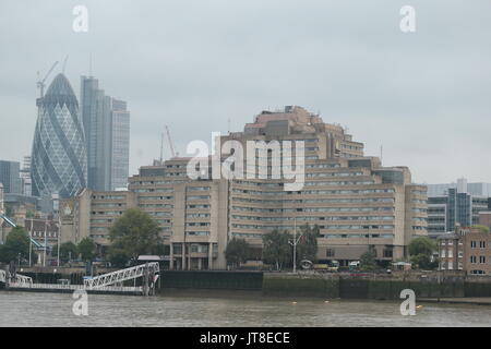 London, Großbritannien. 08 Aug, 2017. Gouman Hotels der Turm von der IAAF bestätigt wurde, dass ein Erbrechen bug Ausbruch stattgefunden hatte, an der Guoman Tower Hotel in Central London, ist ein 12 Athleten gemeldet, krank waren im Hotel getroffen. Das Hotel hat verweigert Es ist Schuld. Das Hotel liegt an der Themse in der Nähe der berühmten Tower Bridge. Heute Bild. Credit: Nigel Bowles/Alamy leben Nachrichten Stockfoto