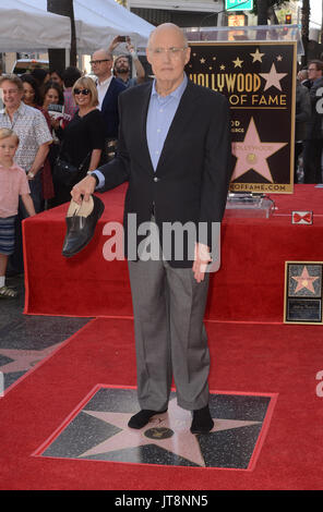 Hollywood, Ca. 8 Aug, 2017. Jeffrey Tambor geehrt mit Stern auf dem Hollywood Walk of Fame in Hollywood, Kalifornien, am 8. August 2017. Quelle: David Edwards/Medien Punch/Alamy leben Nachrichten Stockfoto