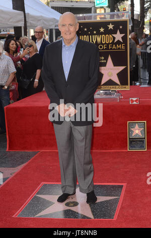 Hollywood, Ca. 8 Aug, 2017. Jeffrey Tambor geehrt mit Stern auf dem Hollywood Walk of Fame in Hollywood, Kalifornien, am 8. August 2017. Quelle: David Edwards/Medien Punch/Alamy leben Nachrichten Stockfoto