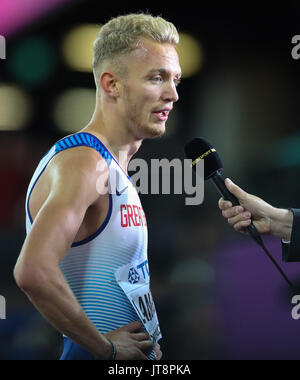 London, Großbritannien. 08 Aug, 2017. London, 08. August 2017. Kyle Langford, Großbritannien, spricht mit den Medien, nachdem sie in den 4. im 400 m-Finale an Tag fünf der IAAF London 2017 Weltmeisterschaften am London Stadion geschlagen. Credit: Paul Davey/Alamy leben Nachrichten Stockfoto