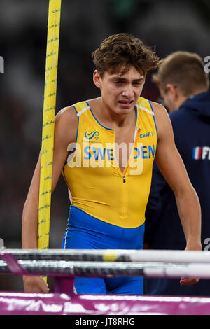 London, Großbritannien. 8. August 2017. Die 17-jährige Armand Duplantis (Schweden) reagiert, in der die Männer Stabhochsprung Finale bei den London Stadium beseitigt, am Tag fünf Der IAAF World Championships in London 2017. Credit: Stephen Chung/Alamy leben Nachrichten Stockfoto