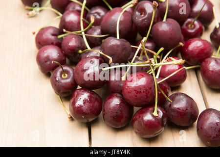 Fresh ripe sweet juicy summer bing cherries on a wooden table top Stockfoto