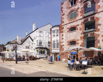21. Juni 2017: Exeter, Devon, England, UK-Pubs und Restaurants an der Exeter Quay an einem schönen Sommertag. Stockfoto