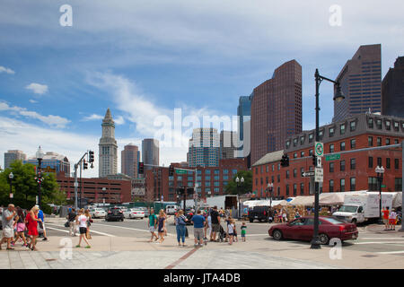 Boston, Massachusetts, USA - Juli 2,2016: Die North End Parks auf der Rose Kennedy Greenway Boston wieder angeschlossen haben. Grüner raum hat in einem erstellt. Stockfoto