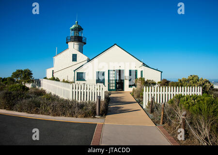 Old Point Loma Lighthouse auf der Cabrillo National Monument, Point Loma, San Diego, Kalifornien, USA, Nordamerika Stockfoto