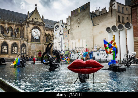 Die strawinsky Brunnen auf der Place Igor Strawinsky neben dem Centre Pompidou, dem historischen Viertel Beaubourg, Paris, Frankreich Stockfoto