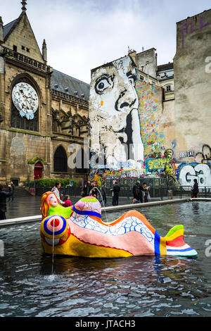 Die strawinsky Brunnen auf der Place Igor Strawinsky neben dem Centre Pompidou, dem historischen Viertel Beaubourg, Paris, Frankreich Stockfoto