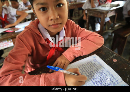 Laotische Schulmädchen, Grundschule, Vang Vieng, Laos, Indochina, Südostasien, Asien Stockfoto