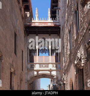 Pont del Bispe Brücke über die Carrer del Bispe Street, Palau de la Generalitat, Barri Gotic, Barcelona, Katalonien, Spanien, Europa Stockfoto