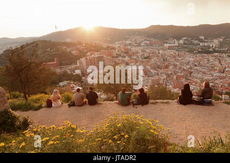 Blick vom Bunker an El Carmel zu Berg Tibidabo, Sierra de Collserola, Barcelona, Katalonien, Spanien, Europa Stockfoto