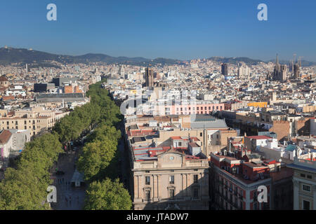 Blick von Kolumbus Monument (Monument a Colom) über La Rambla in Barcelona, Katalonien, Spanien, Europa Stockfoto