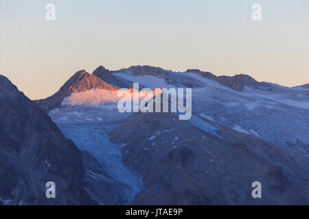 Ansicht der Pisgana Gletscher und felsigen Gipfeln in der Morgendämmerung, Valcamonica, Lombardei, Trentino-Südtirol, Italien, Europa Stockfoto