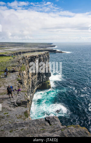 Felsige Klippen von Arainn, Aaran Inseln, Republik Irland, Europa Stockfoto